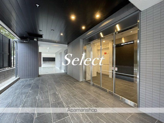 横浜市南区真金町１丁目の賃貸マンションのエントランス