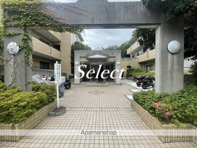 横浜市南区永田台の賃貸マンションのエントランス