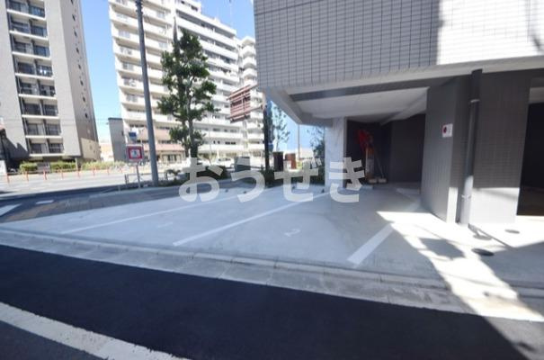 クレイシア入谷の駐車場