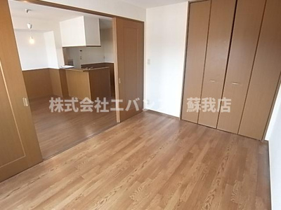 【寝室】 | オーパスＳＯＧＡ | 開放的な寝室です