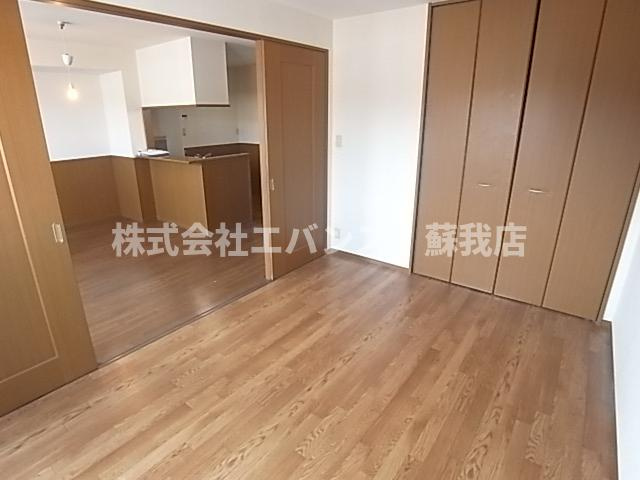 【寝室】 | オーパスＳＯＧＡ | 開放的な寝室です