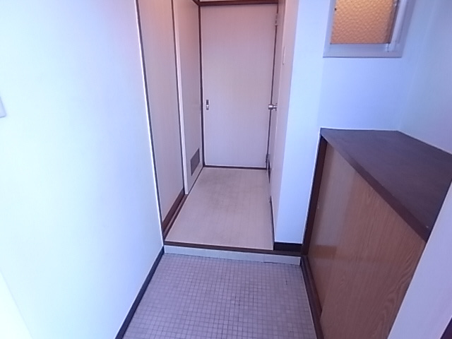 脇浜マンションの玄関