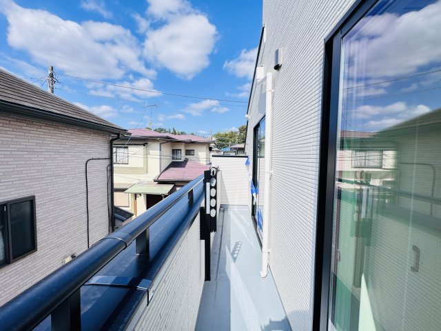 市川市南大野１丁目新築戸建【大野小学校：4分】のバルコニー|南西向きワイドバルコニー・日当たり良好♪