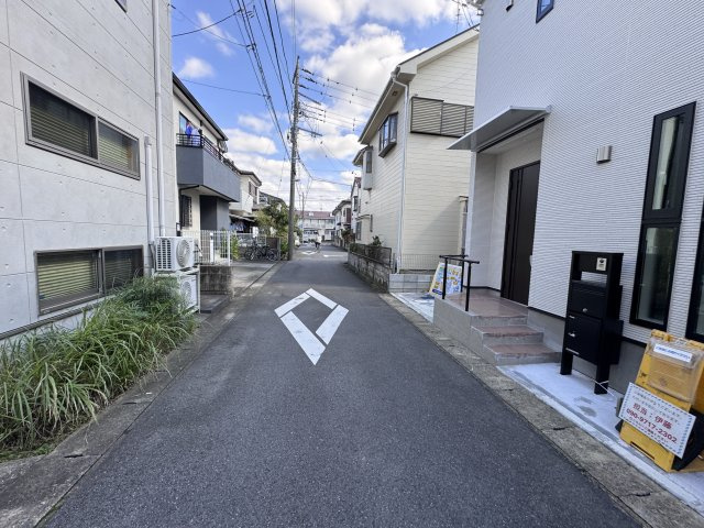 市川市南大野１丁目新築戸建【大野小学校：4分】の前面道路含む現地写真|北西側前面道路