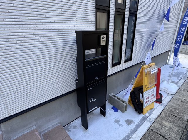 市川市南大野１丁目新築戸建【大野小学校：4分】の防犯設備|インターホン・宅配ボックス完備