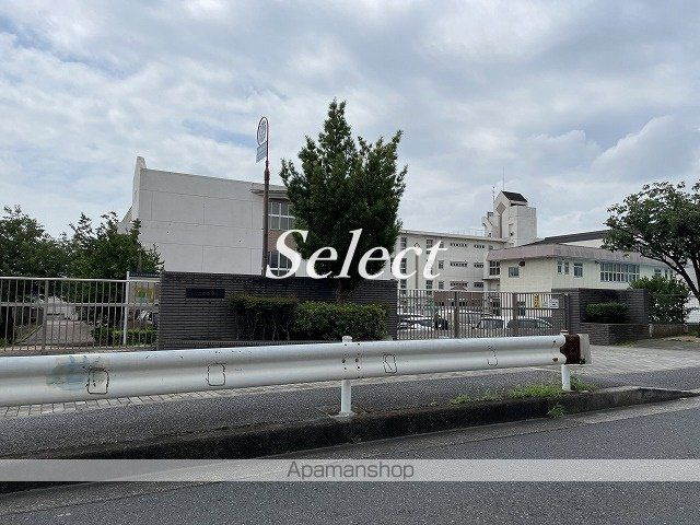 ラフィネスＡの周辺|横浜市立岩井原中学校 中学校 715m 