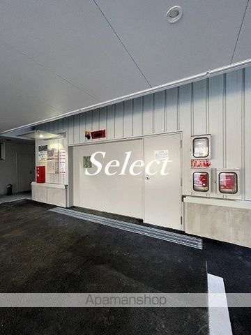 パークアクシス横浜阪東橋の駐車場