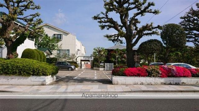 横浜市中区山手町の賃貸マンションのエントランス