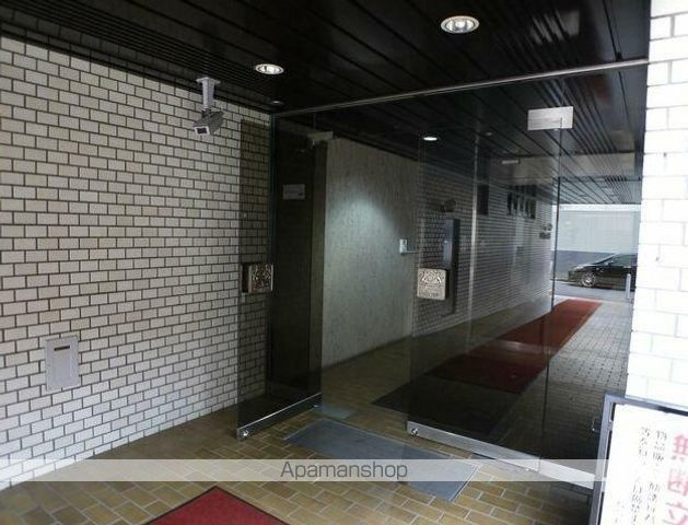 横浜市中区山下町の賃貸マンションのエントランス