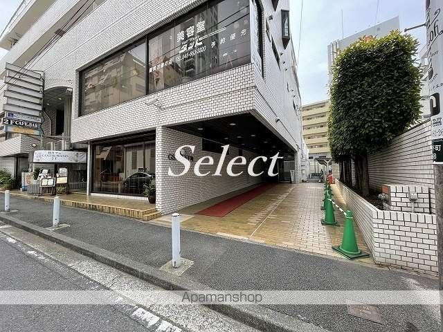 横浜市中区山下町の賃貸マンションのエントランス