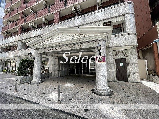 グリフィン横浜・山下公園弐番館のエントランス