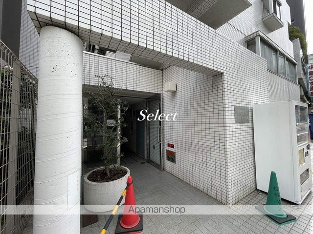 横浜市中区山下町の賃貸マンションのエントランス