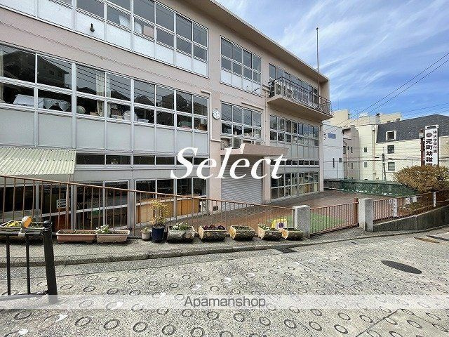 ポートタワーＡ棟の周辺|横浜学園附属元町幼稚園 幼稚園 284m 
