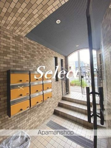 横浜市中区麦田町２丁目の賃貸マンションのロビー