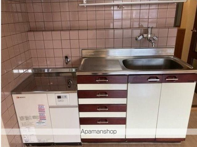 横浜市中区麦田町２丁目の賃貸マンションの内装