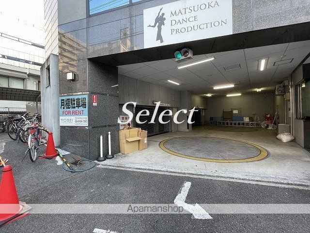 ＩＷＡＳＡＫＩ　ＢＬＤＧの駐車場