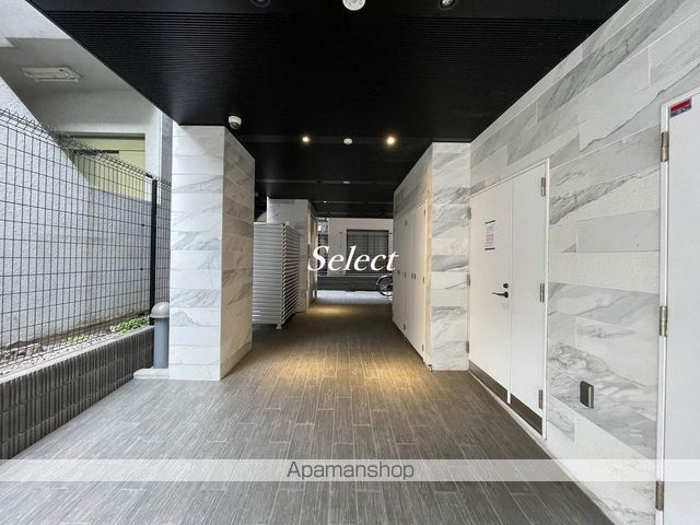 Ｂ　ＣＩＴＹ　ＹＯＫＯＨＡＭＡ　ＳＴＡＴＩＯＮ　ＳＱＵＡＲＥのエントランス