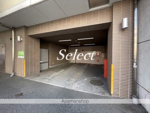 ライジングプレイス桜木町二番館の駐車場