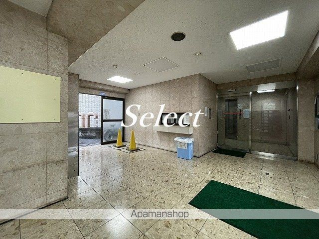 横浜市中区長者町１丁目の賃貸マンションのエントランス