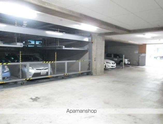フレックスタワー横浜関内の駐車場