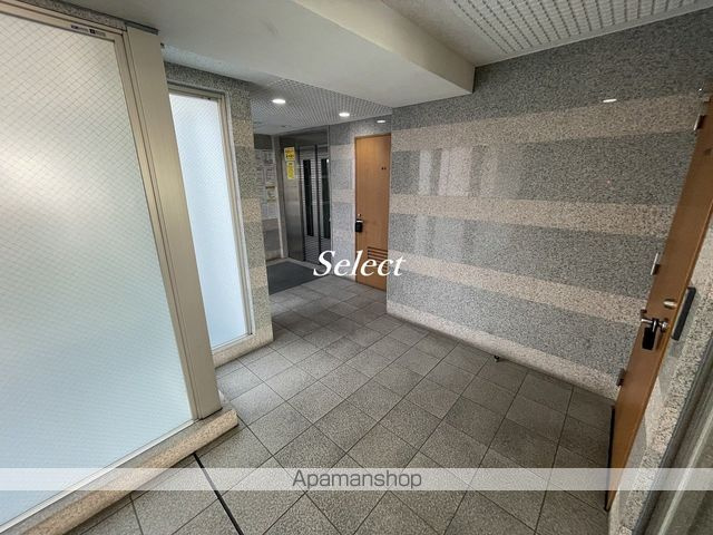 横浜市中区末吉町２丁目の賃貸マンションのロビー