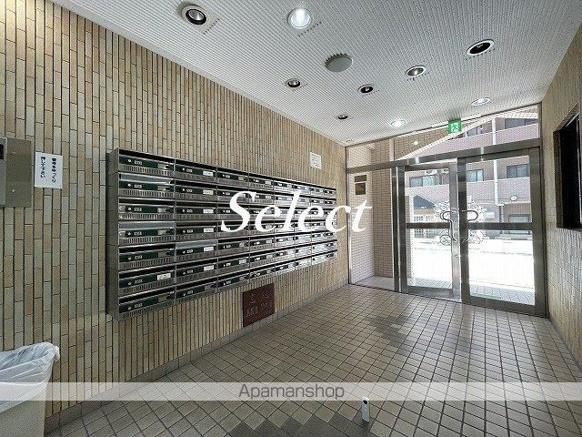 関内ロイヤルガーデンのエントランス