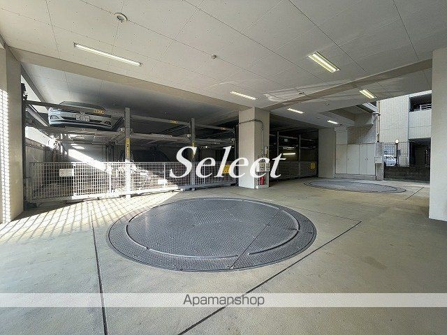 グラマシー横濱関内の駐車場
