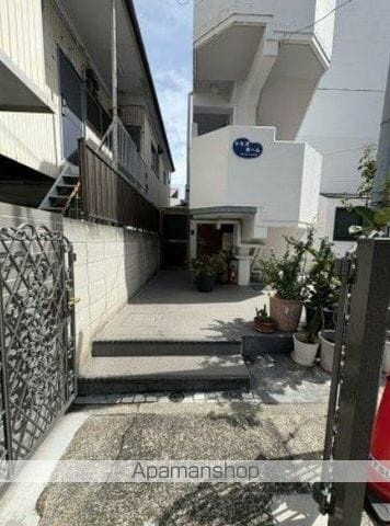 シミズホームのエントランス