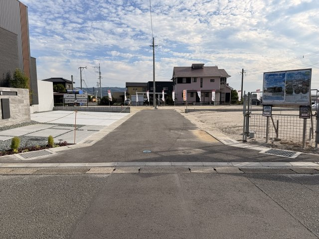 クラフトタウンえのき台の前面道路含む現地写真