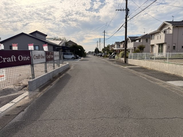 クラフトタウンえのき台の前面道路含む現地写真
