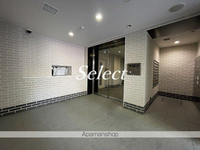 横浜市西区宮崎町の賃貸マンションのエントランス