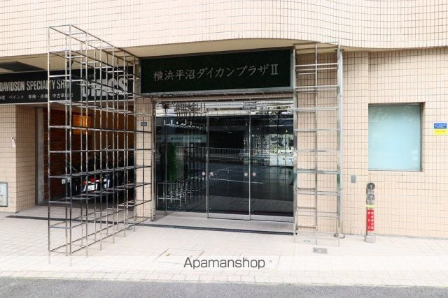 横浜市西区平沼１丁目の賃貸マンションのエントランス