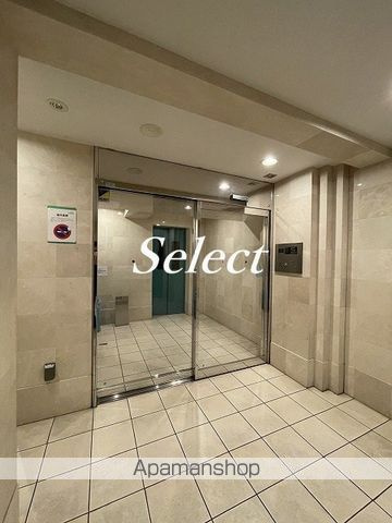 リクレイシア西横浜のエントランス