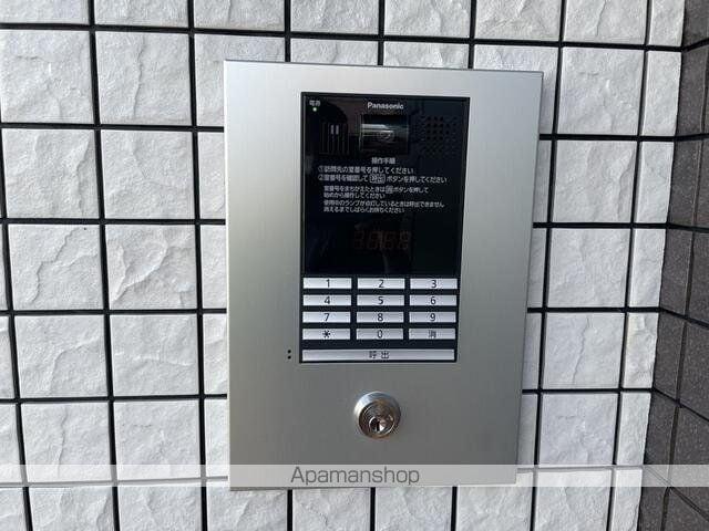 マ・ピエス五番館のエントランス