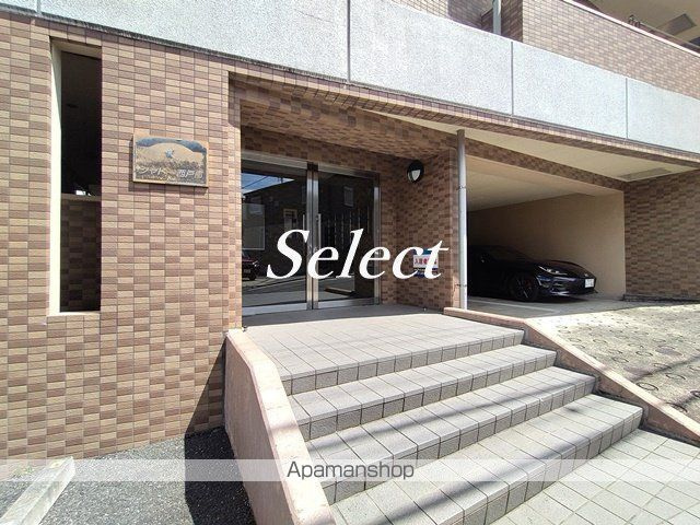 横浜市西区西戸部町２丁目の賃貸マンションの外観