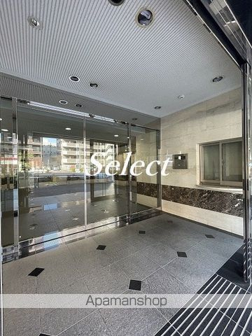 横浜市西区中央１丁目の賃貸マンションのエントランス