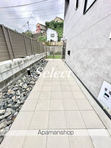 リヴェルテ西横浜のエントランス