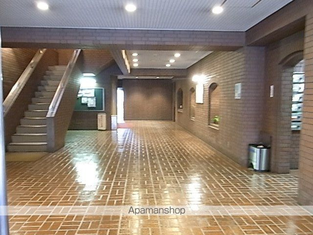 藤和横浜西口ハイタウンのロビー