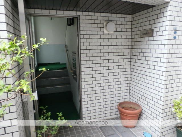 横浜市西区楠町の賃貸マンションのエントランス