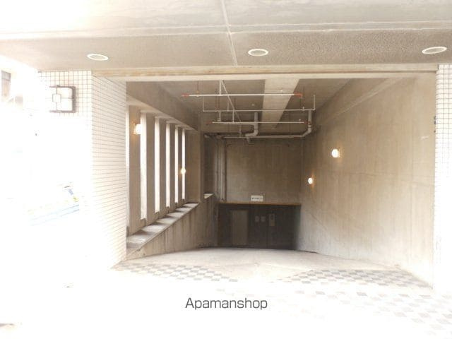 横浜市西区楠町の賃貸マンションの駐車場