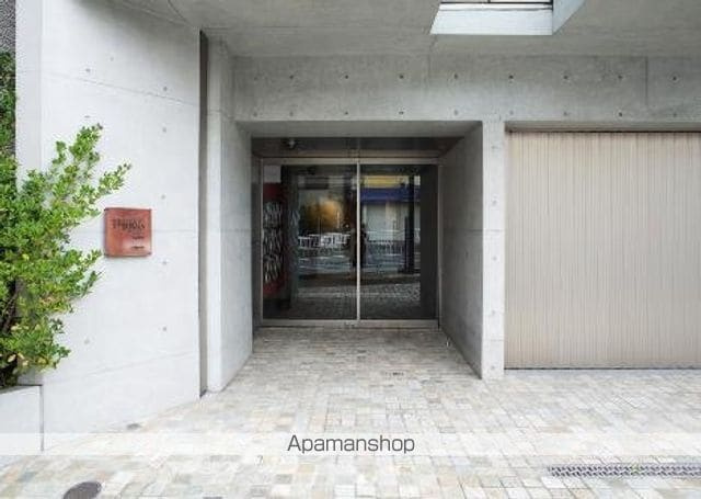 横浜市西区伊勢町１丁目の賃貸マンションのエントランス