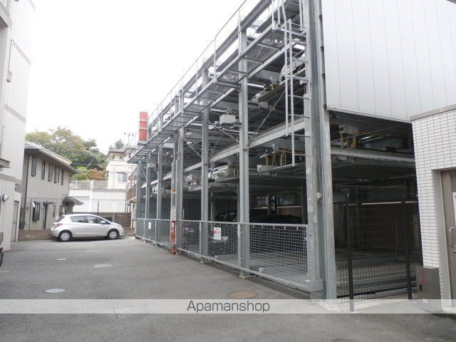 日神デュオステージ三ツ沢公園の駐車場