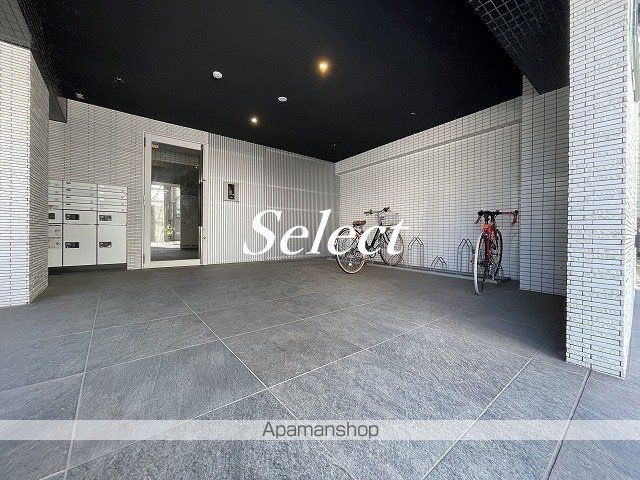 横浜市神奈川区松本町４丁目の賃貸マンションのエントランス