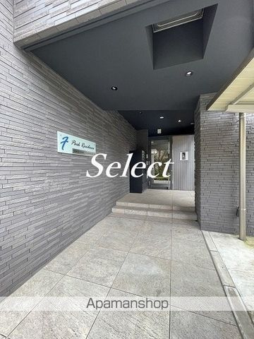 横浜市神奈川区松本町３丁目の賃貸マンションのエントランス
