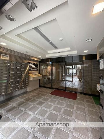 横浜市神奈川区松本町１丁目の賃貸マンションのエントランス