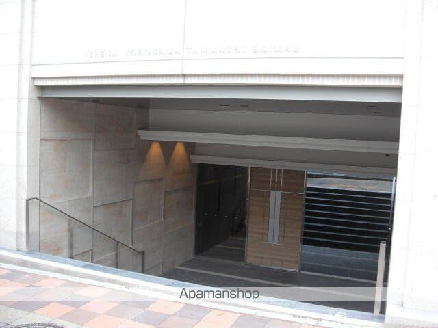 横浜市神奈川区松本町１丁目の賃貸マンションのエントランス