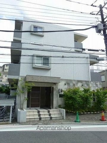 横浜市神奈川区松見町２丁目の賃貸マンションのエントランス