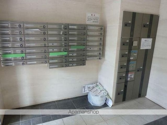 横浜市神奈川区松見町２丁目の賃貸マンションのロビー