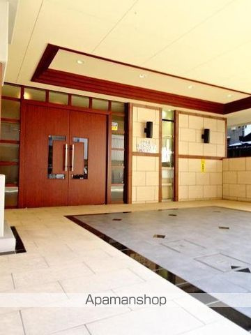 ロワール横濱反町のエントランス
