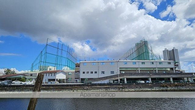 グリフィン横浜・ベイグランデ壱番館の周辺|東神奈川ゴルフジョイ レジャー・観光 296m 